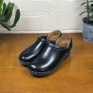 Troentorp black leather clogs closed back